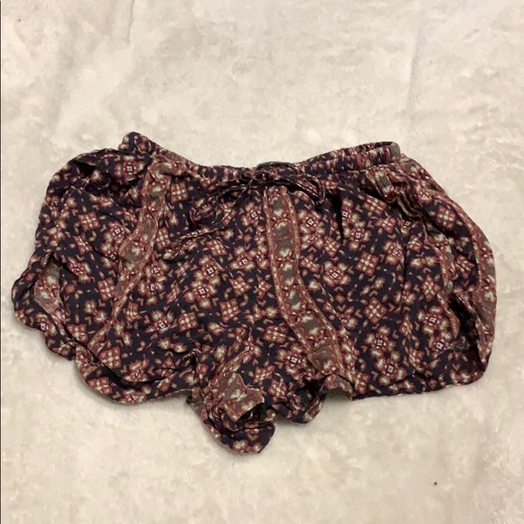 Brandy Melville Lose printed shorts - Picture 2 of 2
